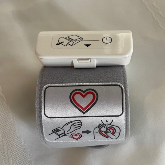 Omron Automatic Wrist Blood Pressure Monitor BP652 (HEM-6052-Z) - Picture 5 of 7